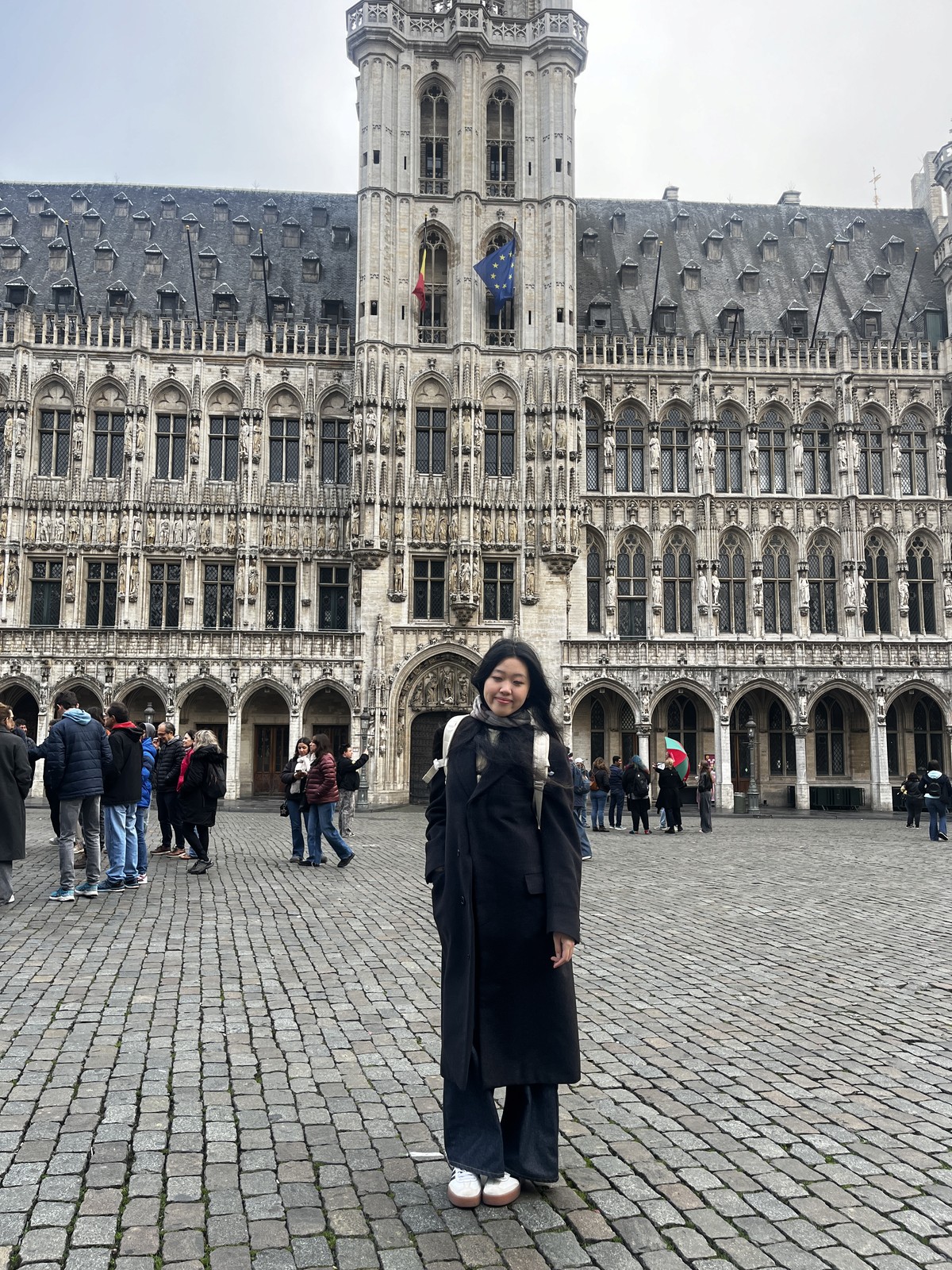 Cherry in front of the Brussels Town Hall on the Grand-Place